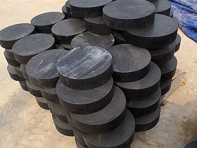 六安板式橡胶支座由若干层橡胶片与薄钢板经加压硫化